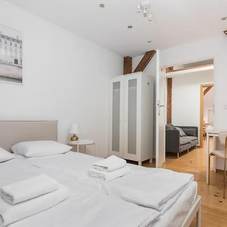 Apartman Old Town Loft - 7 Bedroom - By Upstairs