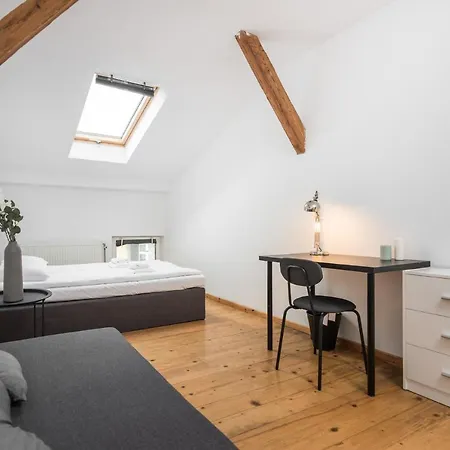 Old Town Loft - 7 Bedroom - By Upstairs Apartman Krakkó