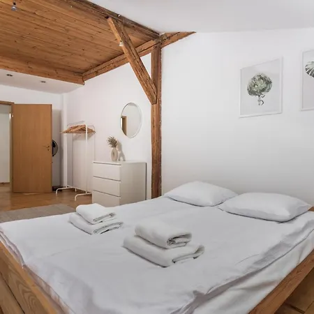 Apartman Old Town Loft - 7 Bedroom - By Upstairs