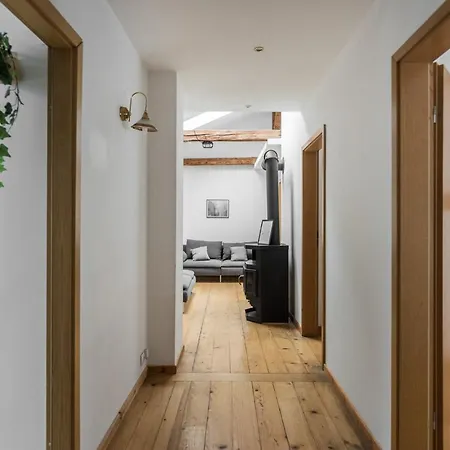 Old Town Loft - 7 Bedroom - By Upstairs Krakkó