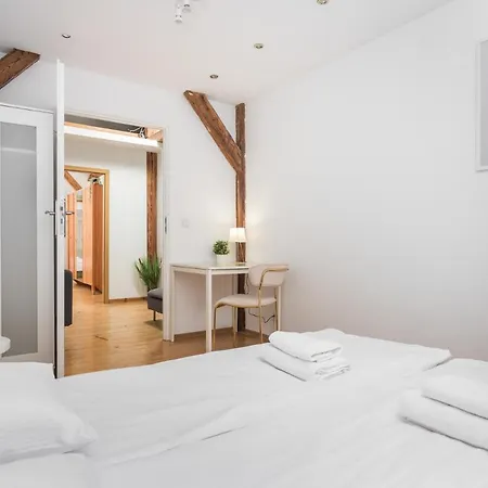 Apartman Old Town Loft - 7 Bedroom - By Upstairs