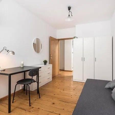 Old Town Loft - 7 Bedroom - By Upstairs Apartman