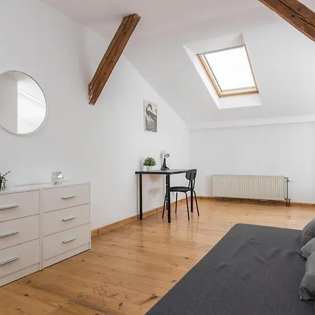 Old Town Loft - 7 Bedroom - By Upstairs Krakkó