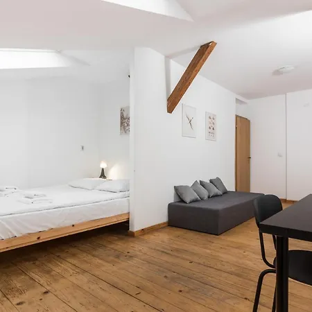 Old Town Loft - 7 Bedroom - By Upstairs Apartman Krakkó