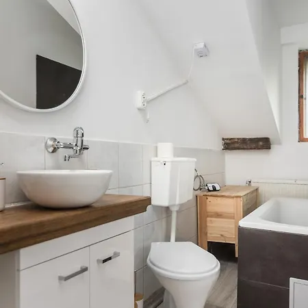 Old Town Loft - 7 Bedroom - By Upstairs Апартаменты