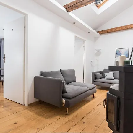 Old Town Loft - 7 Bedroom - By Upstairs *