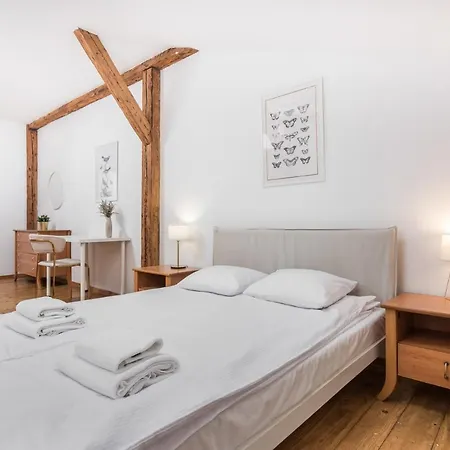 Old Town Loft - 7 Bedroom - By Upstairs Apartamento *