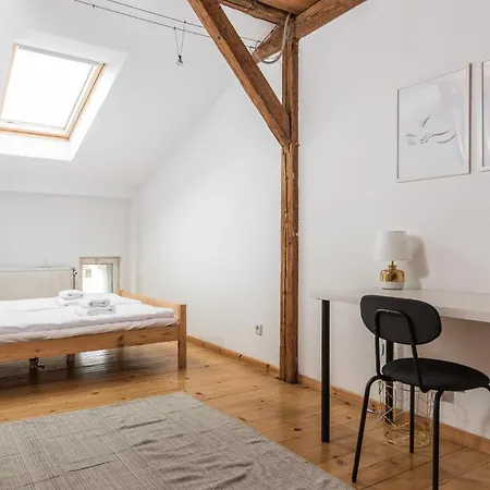 Old Town Loft - 7 Bedroom - By Upstairs Apartamento *