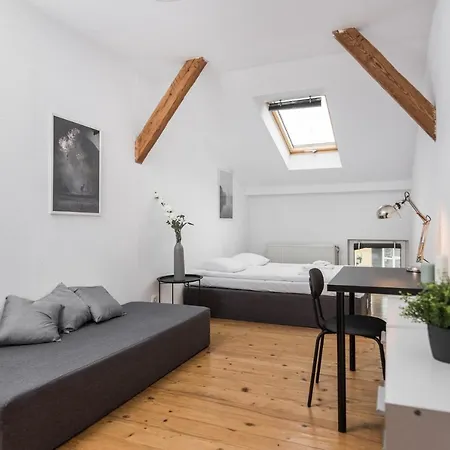 Old Town Loft - 7 Bedroom - By Upstairs Apartamento *