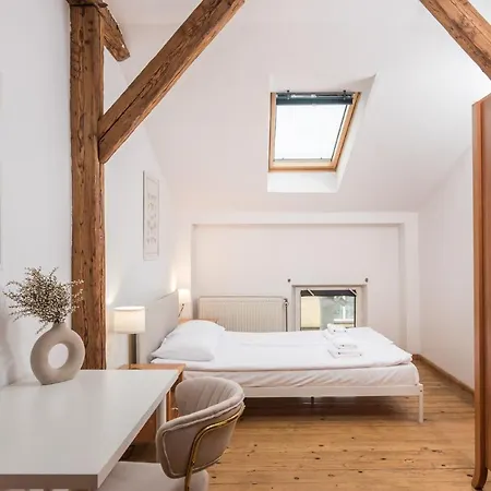 Old Town Loft - 7 Bedroom - By Upstairs Cracovia